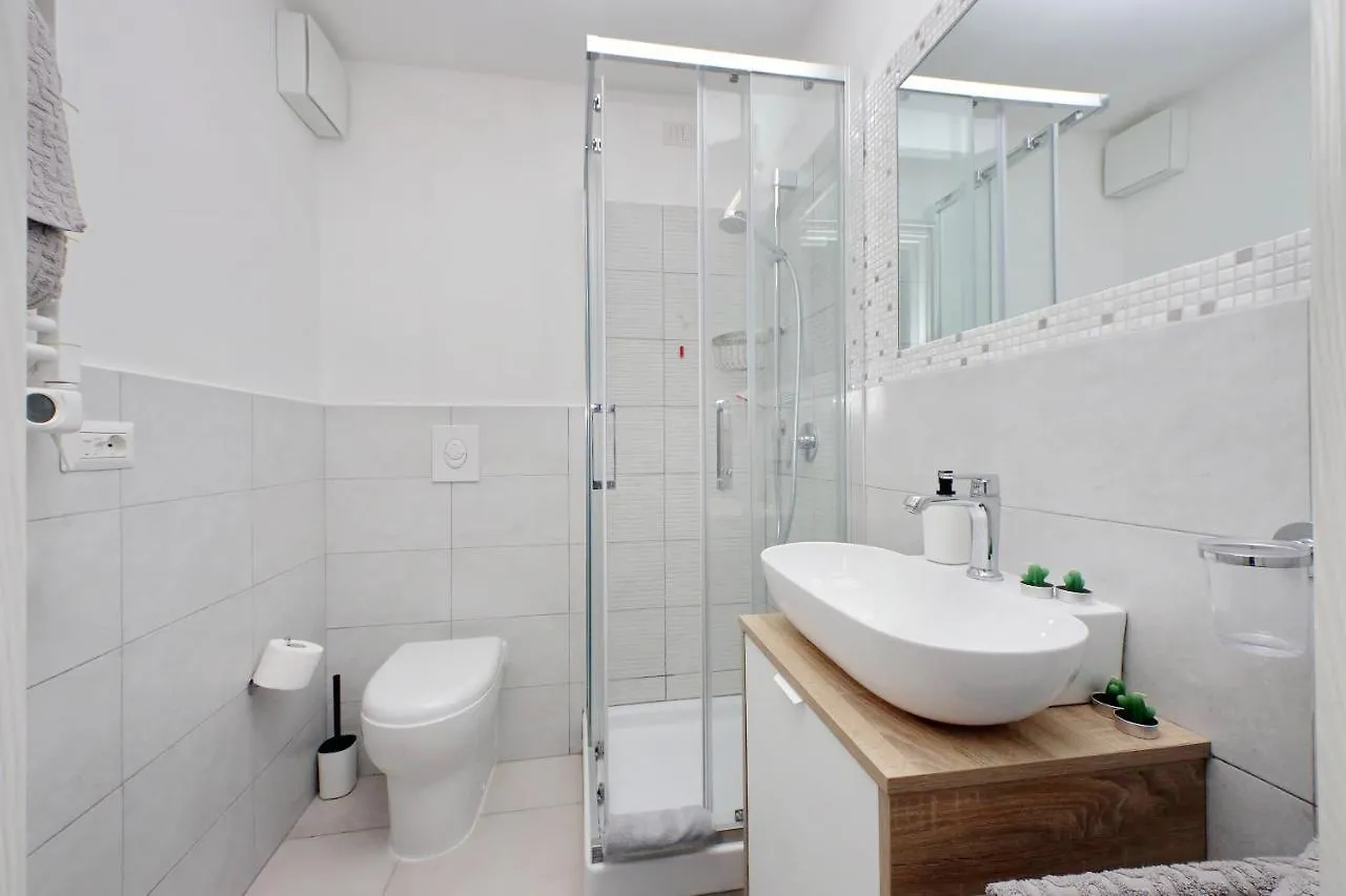 Castro Pretorio Suite: Central Roman Retreat Near Termini Apartment Rome