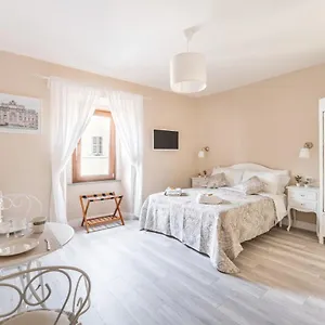 Apartment The Small Nest At Coliseum, Rome
